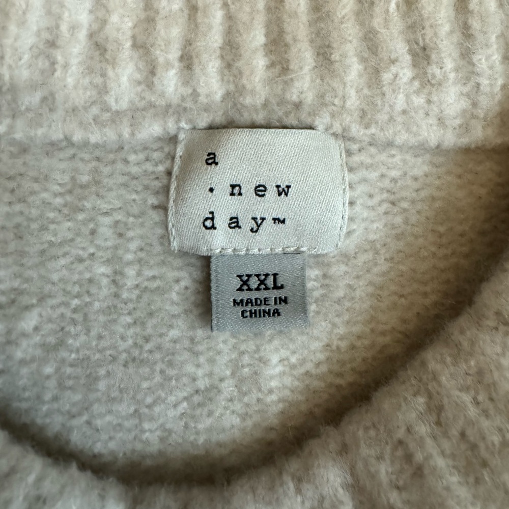 NWT Women’s Crewneck Bow Sweater - Picture 5 of 5